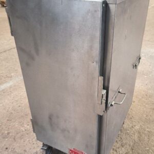 Armoire chauffante ventilée mobile pour étuvage / remise / maintien en température de marque Delrue. Dim : 109 x 51 x 86 cm. 2 unités. vendu à l'unité avec faculté de réunion. Localisation : 34 avenue du Général Patton 02880 Crouy