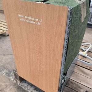 Lave-vaisselle encastrable de marque Bosch modèle SPV4HMX61E/09. Dim :  83 x 46 x 62 cm. Localisation : 34 avenue du Général Patton 02880 Crouy