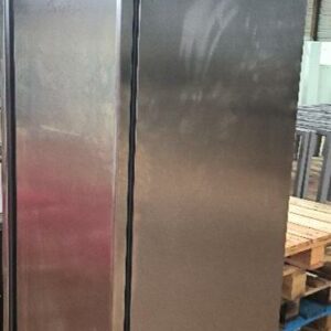 Armoire réfrigérée positive de marque Docriluc modèle AGR-50_R2 en inox. Dim : 205 x 50 x 70 cm. Localisation : 34 avenue du Général Patton 02880 Crouy