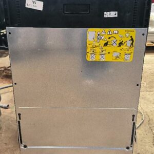 Lave-vaisselle encastrable de marque Smeg. Dim : 82 x 45 x 55 cm. Localisation : 34 avenue du Général Patton 02880 Crouy