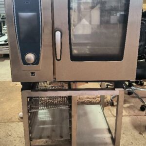 Four combiné de marque Rational modèle SCC WE 61 avec sonde de température et pistolet pulvérisateur sur son support en inox. Dim : 150 x 85 x 84 cm. Localisation : 34 avenue du Général Patton 02880 Crouy