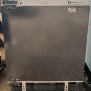 Combiné réfrigérateur congélateur encastrable de marque Siemens modèle KU15LA65/02, capacité 123 litres. Dim : 82 x 60 x 56 cm. Localisation : 34 avenue du Général Patton 02880 Crouy