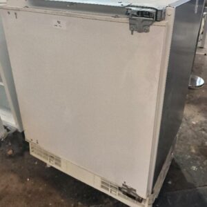 Réfrigérateur encastrable de marque Bosch modèle KUR15440FF/01, capacité 142 litres. Dim : 89 x 60 x 56 cm. Localisation : 34 avenue du Général Patton 02880 Crouy
