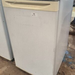 Combiné réfrigérateur congélateur de marque Liebherr modèle KTSA1414, capacité 128 litres. Dim : 86 x 55 x 56 cm. Localisation : 34 avenue du Général Patton 02880 Crouy