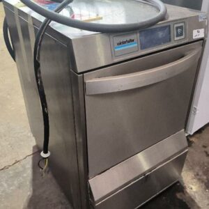 Lave verre professionnel de marque Winterhalter modèle UC-S.  Dim : 73 x 46 x 62 cm. Localisation : 34 avenue du Général Patton 02880 Crouy