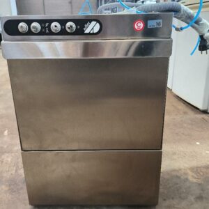 Lave verre professionnel de marque Adler. Dim : 70 x 48 x 56 cm. Localisation : 34 avenue du Général Patton 02880 Crouy