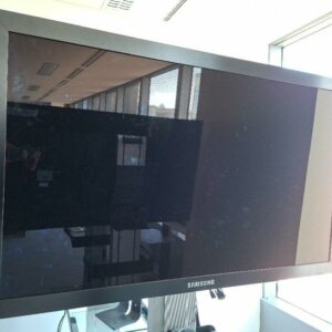 Moniteur 65 pouces de marque Samsung modèle 650MP. 2 unités. Vendu à l'unité avec faculté de réunion. Localisation: 30 rue Beauregard - 60440 Nanteuil-le-Haudouin