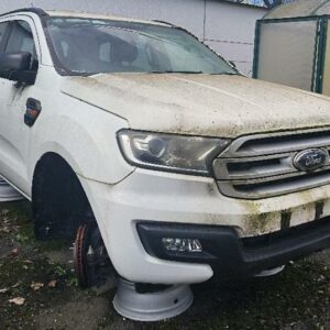 Voiture Ford Everest 4WD. 
Diesel – Boîte automatique – 5 portes
4 roues motrices 
Véhicule vendu pour pièces en l'état pour les professionnels