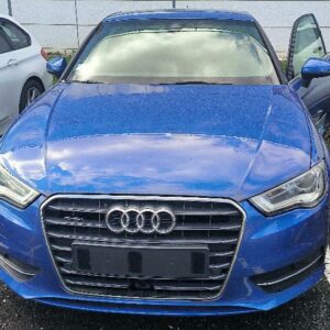 Voiture Audi A3 Quattro bleu. Année modèle 2013.
Moteur 1L8. Essence TFSI – Boîte automatique – 3 portes. Jamais immatriculée.
Véhicule vendu pour pièces en l'état pour les professionnels.