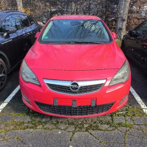 Voiture Opel Astra V4 turbo . Jamais immatriculée. 
Essence – Boîte manuelle – 5 portes
Véhicule vendu pour pièces en l'état pour les professionnels