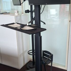 Support écran / TV sur pied mobile (vendu sans écran). Dim : 160 x 87 x 70 cm. 1 UNITÉ AU TOTAL. (étiquette 5089)

5ème étage bureau direction DV : 1 unité