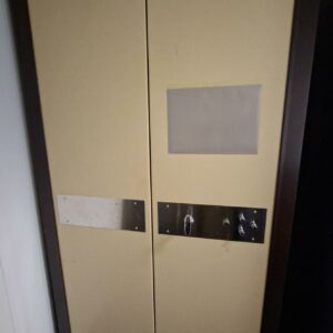 Armoire forte de marque JM Bruneau. Dim : 199 x 100 x 49 cm. 1 UNITÉ AU TOTAL. (étiquette 5091)

4ème étage salle débarras : 1 unité