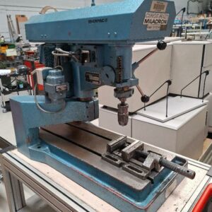 Perceuse colonne de marque Cincinnati Milacron type P450 (voir détails sur photos)