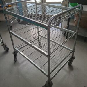 Chariot à 3 plateaux grillagés. 102 x 63 x 85 cm. 14 unités