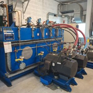 Centrale hydraulique de marque Eqhyp, avec 3 pompes dont 2 de marque Vickers et une de marque Hydac. Vendue avec son huile (certificat de maintenance en date du 19/12/25. Voir détails sur photos).A démonter