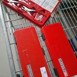 Pince circlips de marque Facom. 4 boites.