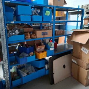 Rayonnage en acier laqué bleu. 180 x 208 x 62 cm