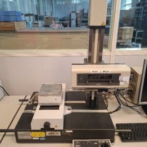 Testeur de dureté de marque Mitutoyo modèle SV 800 Y-Axis table