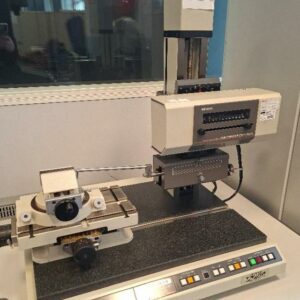 Machine de mesure de contour et rugosité de marque Mitutoyo modèle Contracer CBH-400