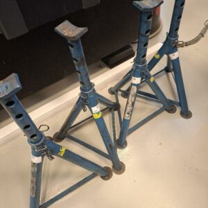 Lot de 8 chandelles dont 4 bleues 5t et 4 rouges 1.5 t