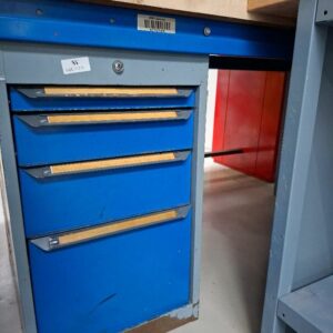Etabli d'atelier en acier laqué bleu, plateau en bois stratifié blanc, avec 2 caissons à 4 tiroirs. 200 x 85 x 75 cm.