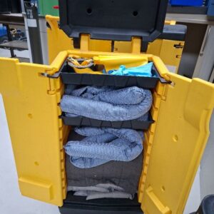 4 Kits d'intervention pour cas de fuite de déversement. (pas tous complets, 3 unités plus 1 grand)