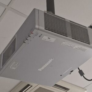 Vidéoprojecteur de marque Panasonic modèle PTF300 XGA. Localisation: 30 rue Beauregard - 60440 Nanteuil-Le-Haudouin