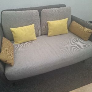 Canapé de marque Habitat recouvert de tissu gris, dossier et accoudoirs gris foncé, coussins d'assise et de dossier gris clair, pieds noirs. 78 x 145 x 90 cm (usures). Localisation: 30 rue Beauregard - 60440 Nanteuil-Le-Haudouin