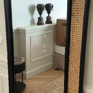 Miroir mural en bois noir et garniture en cannage. Dim : 170 x 75 cm. 2 unités. Vendu à l’unité avec faculté de réunion. Localisation: BLB, 3 rue de la Fossé aux Leux - 91700 Sainte Geneviève des Bois