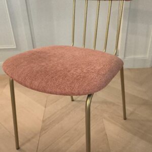 Chaise de marque Casual modèle Miki en acier de couleur doré, dossier et assise en tissu rose. Dim : 84 x 47 x 54 cm. (étiquette 296). Localisation: BLB, 3 rue de la Fossé aux Leux - 91700 Sainte Geneviève des Bois