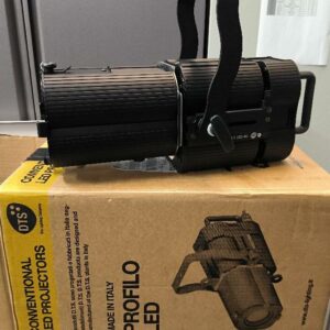 Projecteur découpe LED de marque DTS modèle Profilo 80. Non testé. Localisation : 30 rue Beauregard 60440 Nanteuil-le-Haudouin