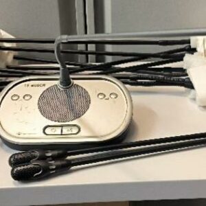 Poste de conférence de marque Bosch modèle WK-1018 avec ses 10 micros supplémentaires. Non testé. Localisation : 30 rue Beauregard 60440 Nanteuil-le-Haudouin