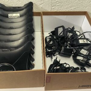 Lot de 8 récepteurs d'affichage de marque ActionTec modèle ScreenBeam 960. Incomplet et non testé. Localisation : 30 rue Beauregard 60440 Nanteuil-le-Haudouin