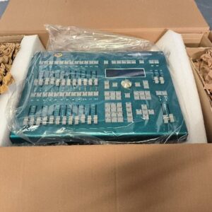 Console d'éclairage RVE de marque Piccolo. Dim : 10 x 49 x 40 cm. Non testé. Localisation : 30 rue Beauregard 60440 Nanteuil-le-Haudouin