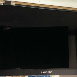 Moniteur 65 pouces de marque Samsung modèle 650MP / LH65MGPLBF. Non testé. Localisation : 30 rue Beauregard 60440 Nanteuil-le-Haudouin