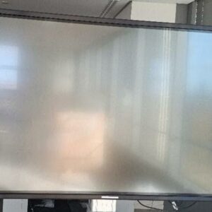 Moniteur 65 pouces de marque Iiyama modèle TE6503MIS. Non testé. Localisation: 30 rue Beauregard - 60440 Nanteuil-le-Haudouin