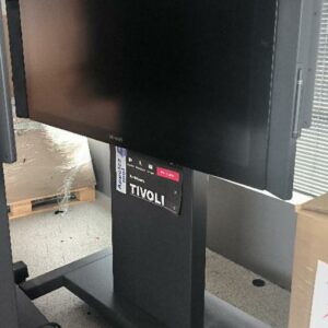 Ecran tactile interactif de marque Microsoft modèle Surface Hub 1597. Non testé. 2 unités. Vendu à l'unité avec faculté de réunion. Localisation: 30 rue Beauregard 60440 Nanteuil-le-Haudouin