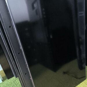Moniteur 50 pouces de marque Samsung modèle QE50T / LH50QETELGCXEN. Non testé. Localisation : 30 rue Beauregard 60440 Nanteuil-le-Haudouin