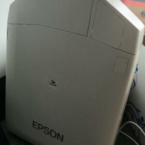 Vidéoprojecteur de marque Epson modèle EB-Z8000WU sans alimentation. Non testé. 4 unités. Vendu à l'unité avec faculté de réunion. Localisation : 30 rue Beauregard 60440 Nanteuil-le-Haudouin