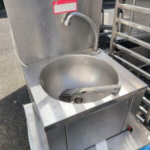 Lave mains divers modèles en inox alimentaire. Vendu en l'état. 4 unités. Vendu à l'unité avec faculté de réunion. Localisation : 30 rue Beauregard - 60440 Nanteuil-le-Haudouin