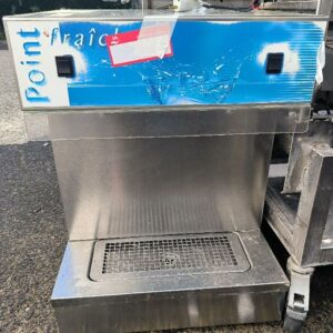 Fontaine à eaux 2 bec de marque Edafim modèle RC60EV. Vendu en l'état. Dim : 67 x 50 x 45 cm. Localisation : 30 rue Beauregard - 60440 Nanteuil-le-Haudouin
