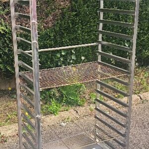 Échelle d'égouttage et de décongélation en inox alimentaire - 20 niveaux sur roulettes. Vendu en l'état. Dim : 180 x 60 x 48 cm. Localisation : 30 rue Beauregard - 60440 Nanteuil-le-Haudouin