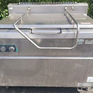Sauteuse de marque Thirode modèle T-B909 en inox alimentaire. Dim : 104 x 120 x 100 cm. Vendu en l'état. Localisation : 30 rue Beauregard - 60440 Nanteuil-le-Haudouin