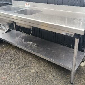Plonge adossée 2 bacs en inox alimentaire de marque HMI Thirode. Vendu en l'état. Dim : 98 x 200 x 70 cm. Localisation : 30 rue Beauregard - 60440 Nanteuil-le-Haudouin