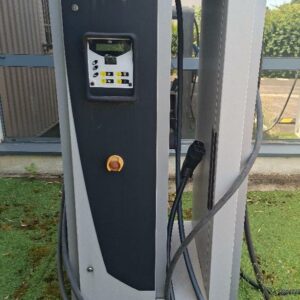 Borne de recharge pour véhicule électrique de marque Fujikura. 125 A. Enlèvements les 18 et 19 juin. Localisation : Alpine - 14 avenue des Tropiques - 91940 Les Ulis