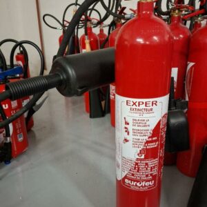 Extincteur Exper, dioxyde de carbone, 5 kg. Référence: 89 B. 34 unités. Vendu à l'unité avec faculté de réunion. Localisation: 30 rue Beauregard - 60440 Nanteuil-Le-Haudouin