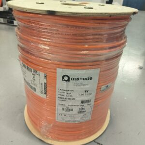 Bobine de câble réseau sur touret en bois de marque Aginode LANmark-6A Cat 6A F/UTP LSZH – couleur orange. Dim : 500 m. Vendu en l'état.