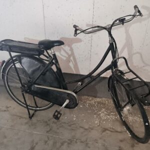 Vélo électrique hollandais femme de marque Kemp Starley. Localisation : 12 rue Maitre Renault - 95190 Fontenay en Parisis