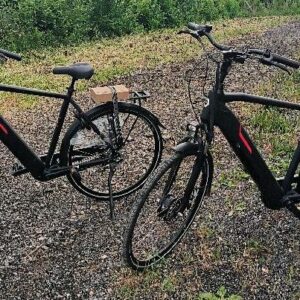 Vélo électrique homme de marque Highland F-LV - Amslod fournis avec chargeur de batterie sur le porte bagage. 2 unités. Vendu à l'unité avec faculté de réunion. Localisation : 12 rue Maitre Renault - 95190 Fontenay en Parisis