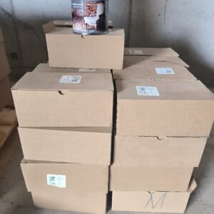 34 cartons de 2 pots de 500ml de vernis à bois. Localisation : 12 rue Maitre Renault - 95190 Fontenay en Parisis